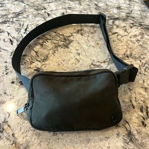 Lululemon dark green camo hip pack